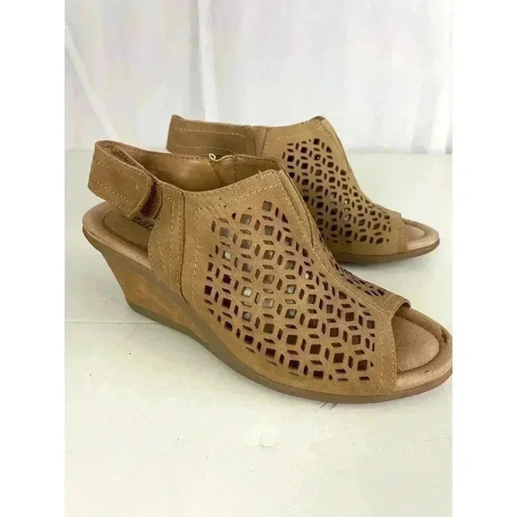 Earth Leather Wedge Sandals Sz 6.5 Camel Cut-Out Details Women's - Picture 6 of 9